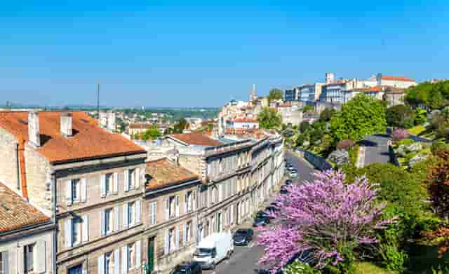 装着电池充电(电动车电池充电多久合适)