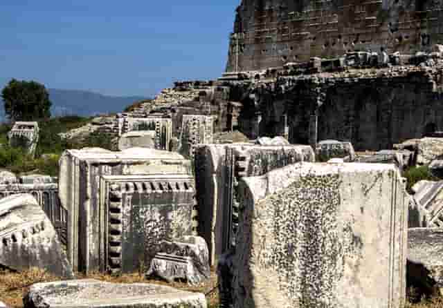 白青翡翠手镯什么价格(白青翡翠手镯是什么档次)